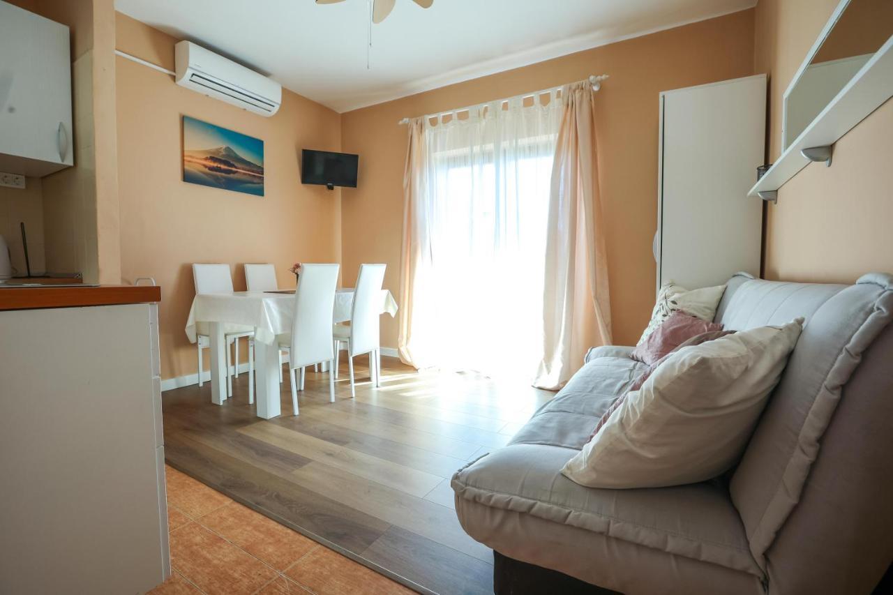 Apartments And Rooms Sinka Biograd Na Moru Exteriér fotografie